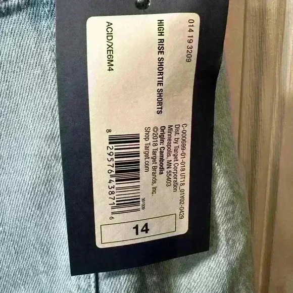 Universal Thread Women’s NWT High Rise Shortie Shorts size 14 - Picture 4 of 5